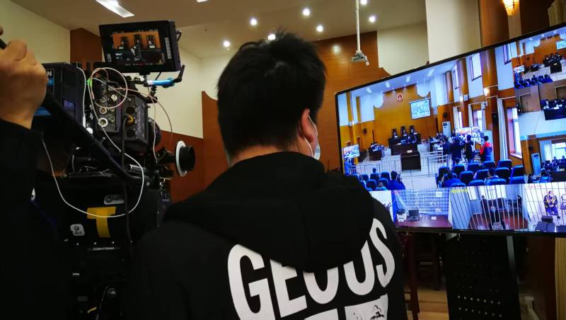 AI生成VS人工创意——凤阳县广告片拍摄公司的技术浪漫主义实践